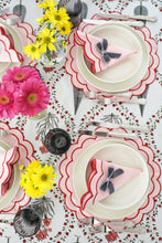 Görseli Galeri görüntüleyiciye yükleyin, Rose&Red Scallop Amerikan Servisi + Peçete