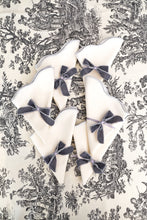 Görseli Galeri görüntüleyiciye yükleyin, Gri Kurdele Peçete Halkası (4'lü)