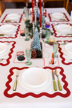 Görseli Galeri görüntüleyiciye yükleyin, Curvy Wine Red 2'li Amerikan Servisi