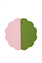 Görseli Galeri görüntüleyiciye yükleyin, Bicolor Green&Rose Scallop Amerikan Servisi + Peçete