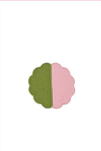 Görseli Galeri görüntüleyiciye yükleyin, Bicolor Green&Rose Scallop 4’lü Bardak Altlığı