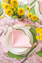 Görseli Galeri görüntüleyiciye yükleyin, Bicolor Green&Rose Scallop Amerikan Servisi + Peçete