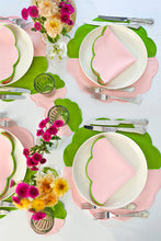 Görseli Galeri görüntüleyiciye yükleyin, Bicolor Green&Rose Scallop Amerikan Servisi + Peçete