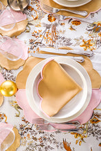 Görseli Galeri görüntüleyiciye yükleyin, Bicolor Rose&Beige Scallop Amerikan Servisi + Peçete