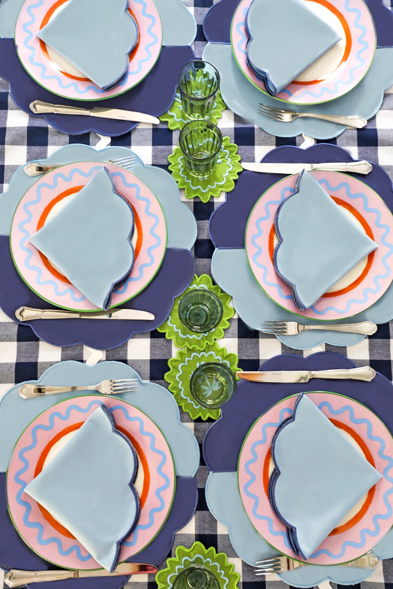 Bicolor Blue Scallop Placemat + Napkin