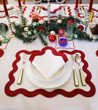 Görseli Galeri görüntüleyiciye yükleyin, Curvy Wine Red 2&#39;li Peçete
