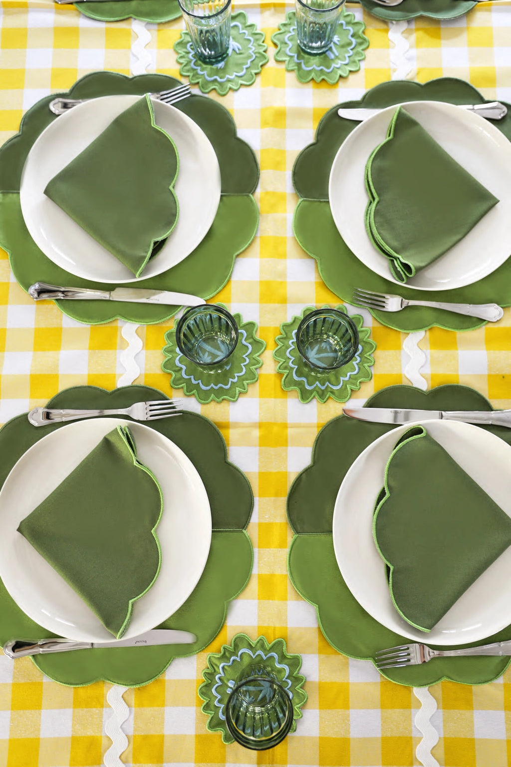 Bicolor Green Scallop Placemat + Napkin