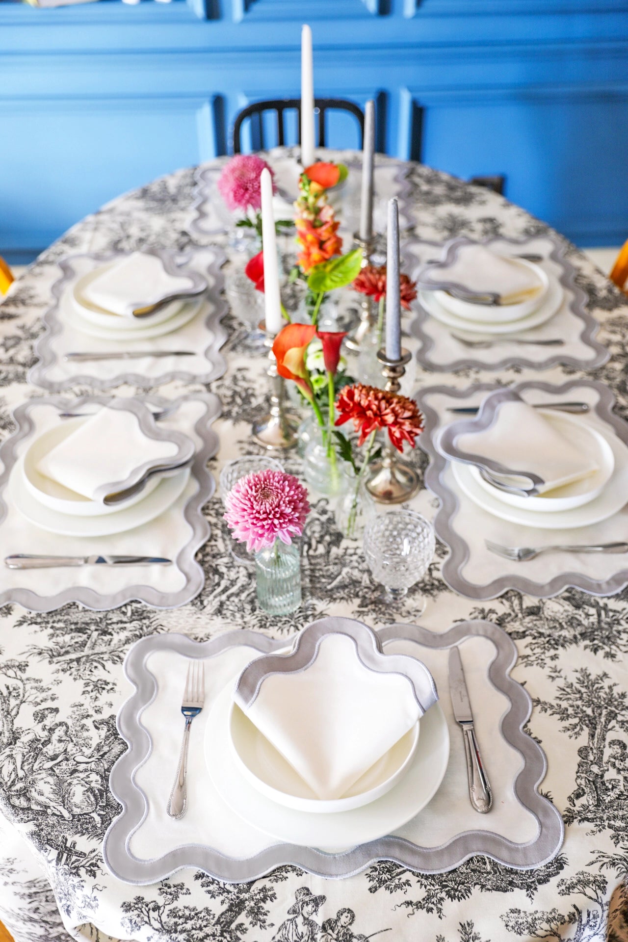 Curvy Gray Placemat + Napkin