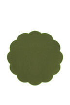 Bicolor Green Scallop Placemat + Napkin